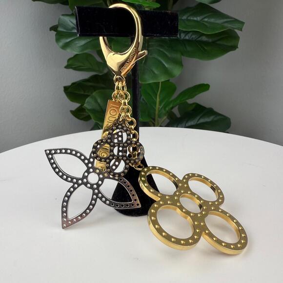 💎✨ Authentic LOUIS VUITTON Goldtone Tapage Key Holder And Bag Charm - Picture 1 of 3